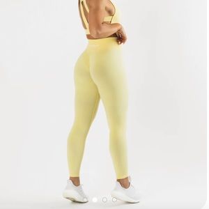 Like new Alphalete amplify legging, color lemonade